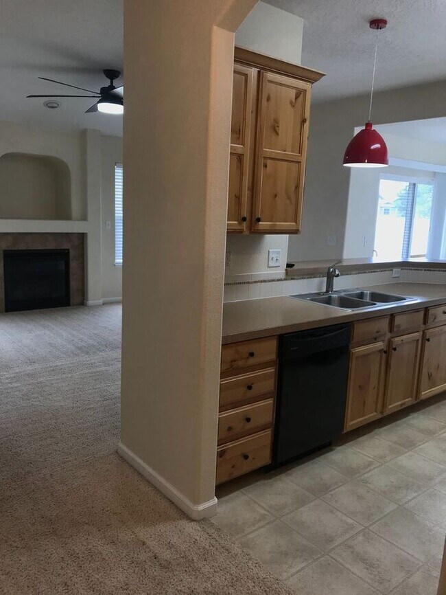 Building Photo - Spacious Ranch Style Home in Wellington!