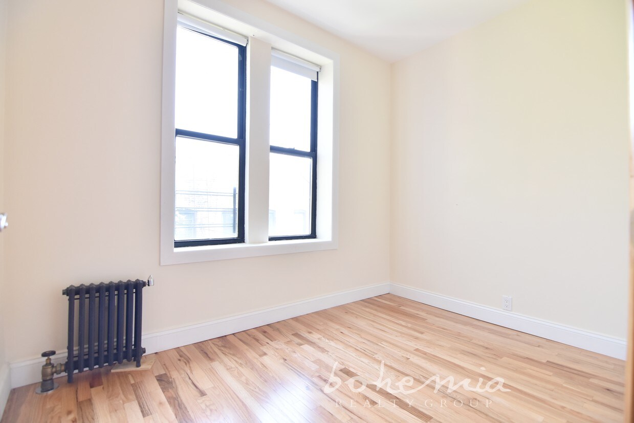 Primary Photo - 515 W 171st St