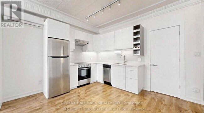 Photo du bâtiment - 679 Woodbine Ave