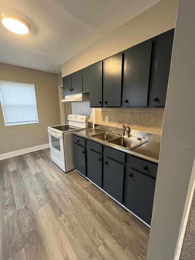 Building Photo - Nice 2 Bedroom / 1 Bathroom Home