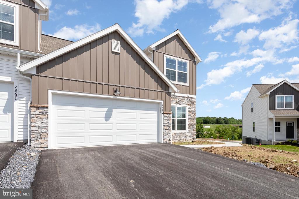 Primary Photo - 7870 OAK Brk