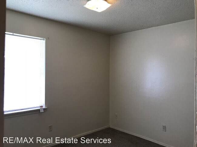 Building Photo - 3 br, 1 bath House - 1115 Dot Avenue
