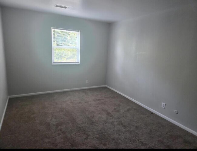 Building Photo - 628 Wooddale Terrace