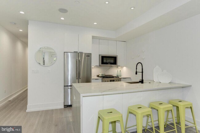 Foto del edificio - 1817 Vernon St NW