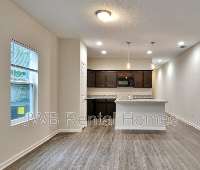 Building Photo - 629 3rd Ave S
