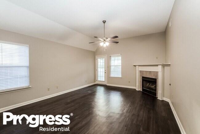 Foto del edificio - 8205 Regal Bend Dr