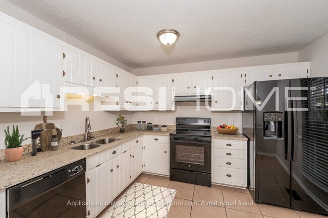 Building Photo - 6870 Ridgewood Dr