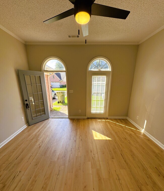 Foto del edificio - 2250 Lake Hill Ct