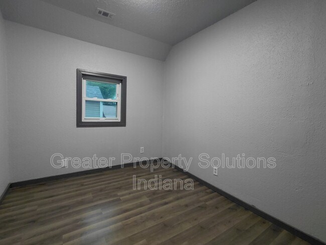Building Photo - 731 W 4th St