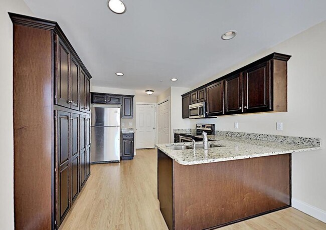 Building Photo - 125 Surrey Ct