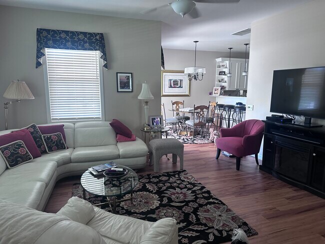 Área de estar - 12981 Farm Hill Dr