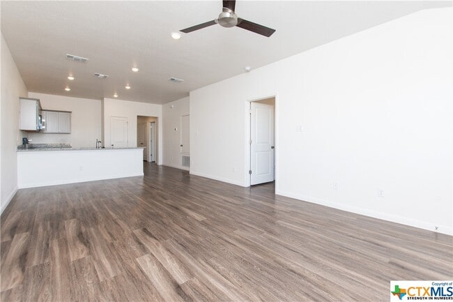 Building Photo - 5815 Betty Lou Dr