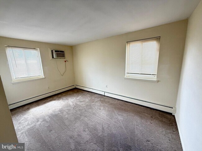 Foto del edificio - 910 Fox Chase Rd
