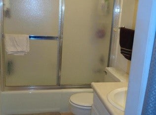 Building Photo - 2723 Stoneleigh Dr