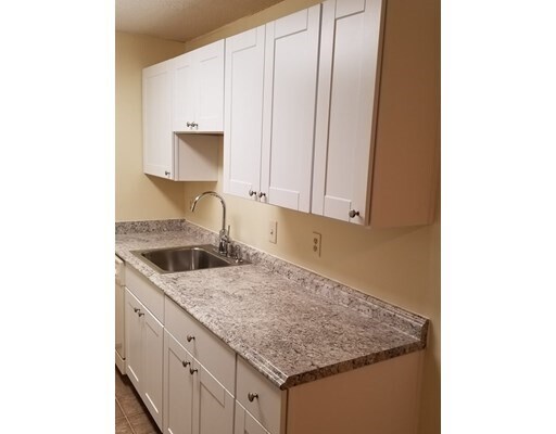 Building Photo - 1 Post Oak Ln