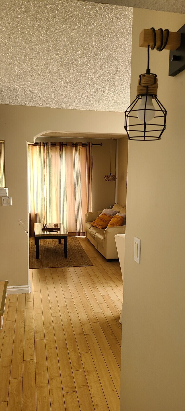 Photo du bâtiment - 291 Lancaster Ter NW