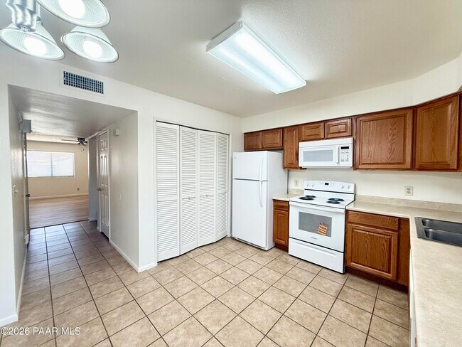 Building Photo - 339 Rim Rock Cir