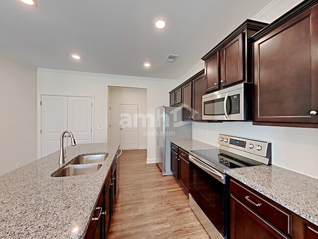 Foto del edificio - 688 Woodall Rd