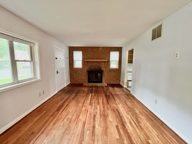 Foto del edificio - 3700 Woodridge Ave