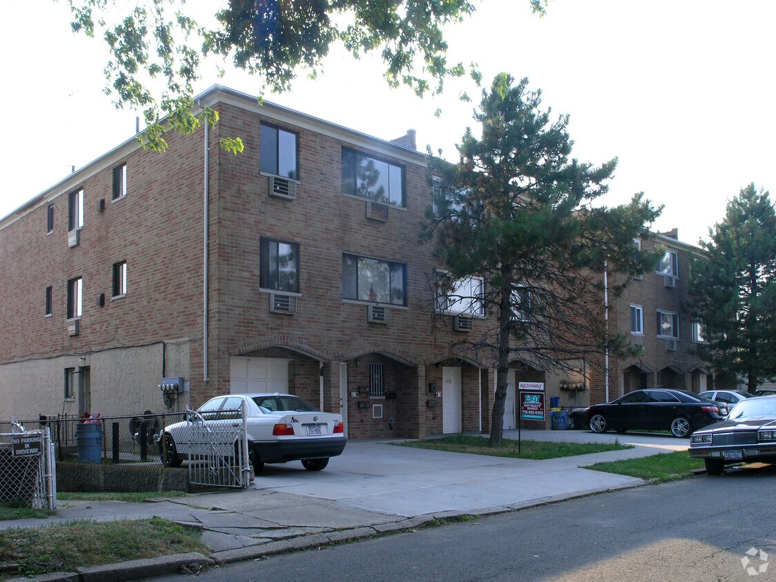 Building Photo - 1053 Huntington Ave