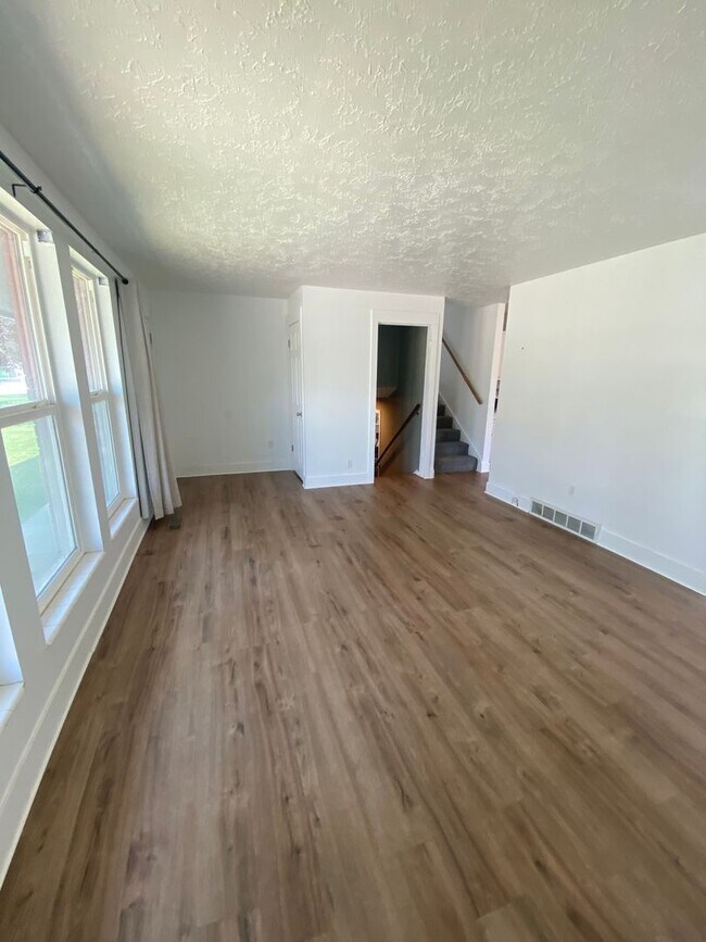 Foto del edificio - Now Leasing! 3 Weeks Free | 4 Bed, 1.5 Bat...