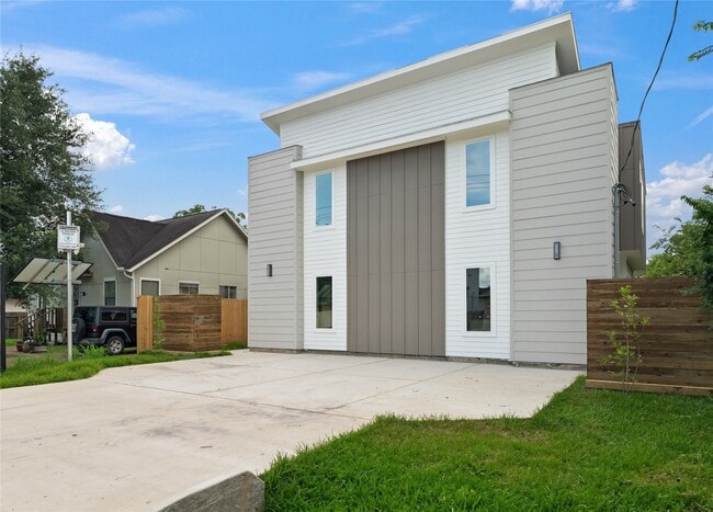 Building Photo - 8205 Parnell St