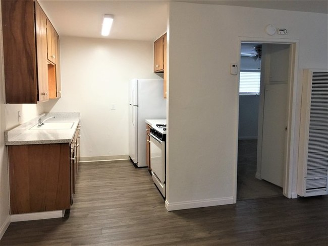 Building Photo - Large one bedroom apartment available!