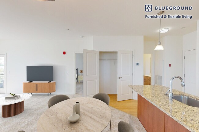 Foto del edificio - 998 Stewart Ave