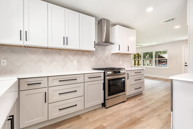 Foto del edificio - 13520 Glenside Dr
