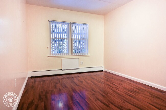 Building Photo - 1014 Willoughby Ave