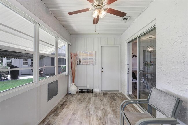 Building Photo - 2210 Greenhaven Dr