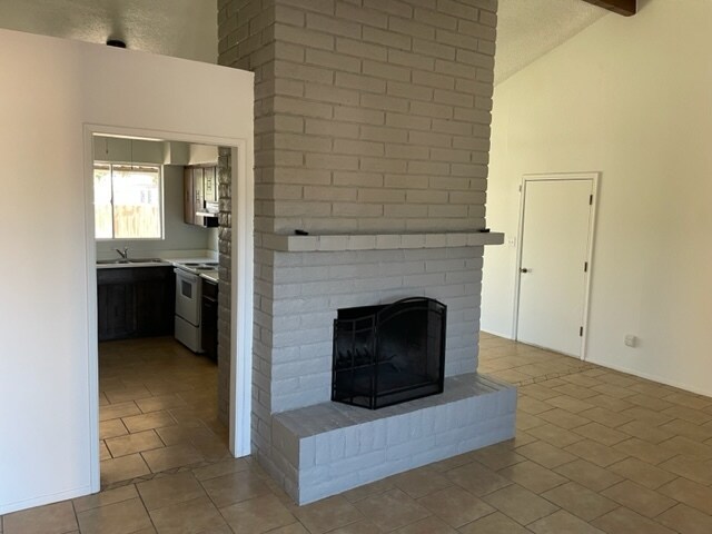 Building Photo - 1129 Meadows Dr