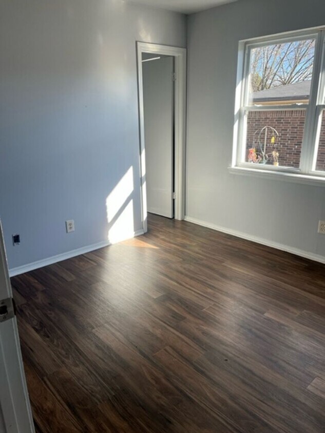 Foto principal - Three Bedroom/One Bath Home