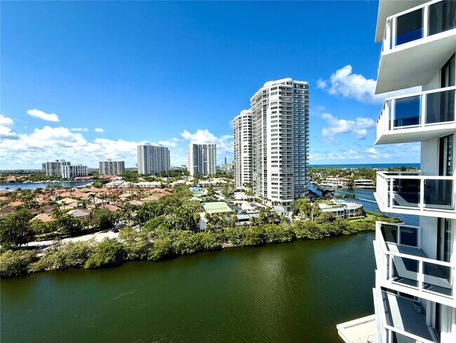 Foto del edificio - 20505 E Country Club Dr