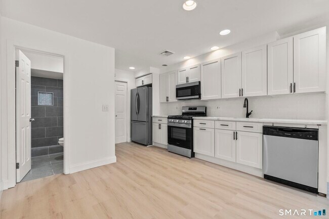 Building Photo - 64 Soundview Ave