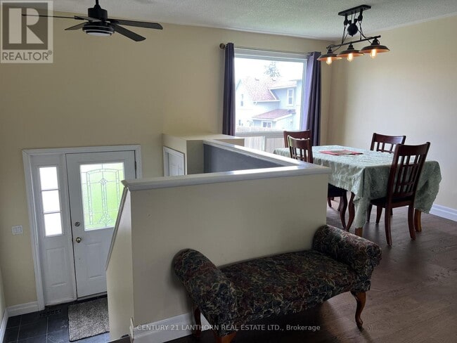 Photo du bâtiment - 1-735 COUNTY RD 28 ROAD N