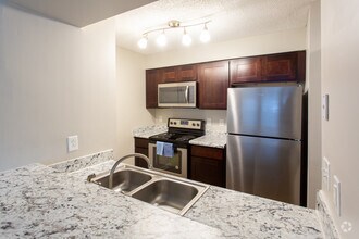 1BR, 1BA - 689 - Hampton Center Apartments