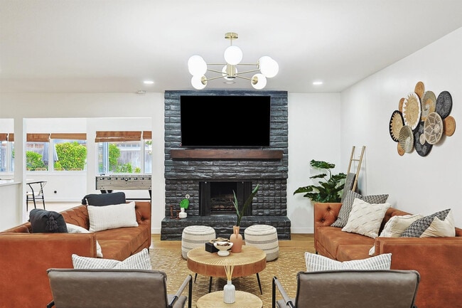 Building Photo - 7851 La Cabeza Dr