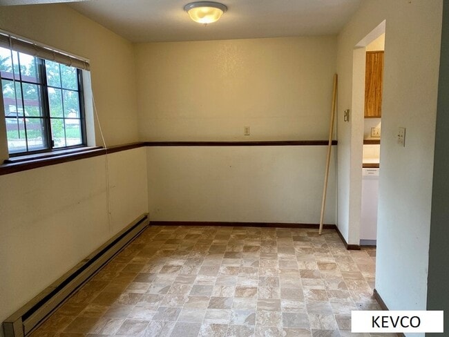 Building Photo - 622 Endicott St