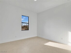 Building Photo - 1612 NW 9th Ave