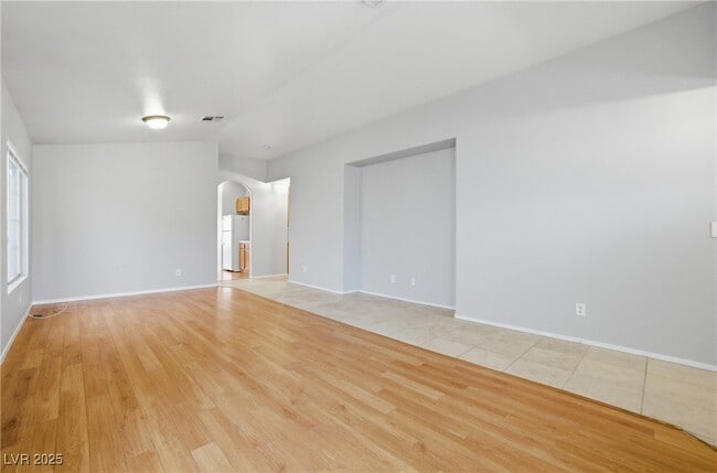 Building Photo - 5555 Airview Ct