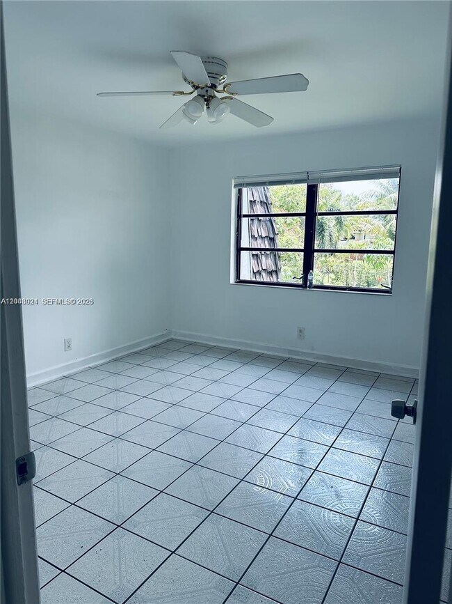 Building Photo - 3105 Oakland Shores Dr