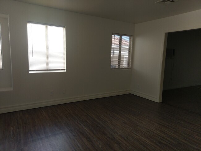 Foto del edificio - 2751 Purple Root Dr