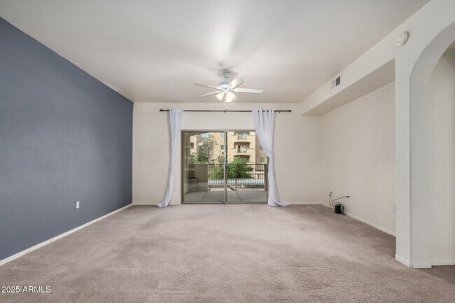 Foto del edificio - 920 E Devonshire Ave