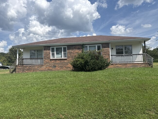 Building Photo - 128B Batey Cir