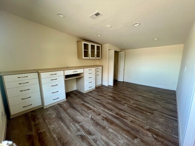 Building Photo - 2110 Mangin Way