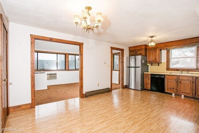 Building Photo - 2 br, 1 bath House - 141 Adelaide St