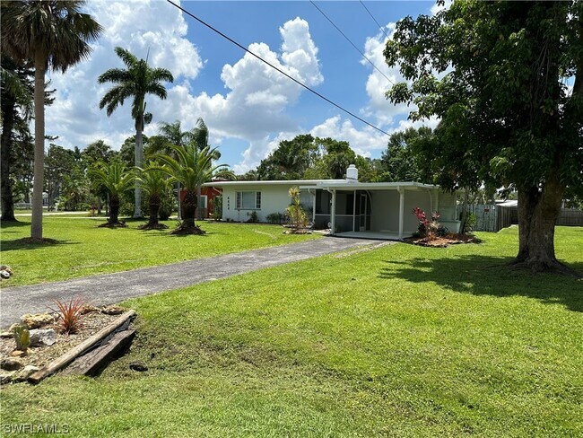 Foto del edificio - 4464 E Riverside Dr