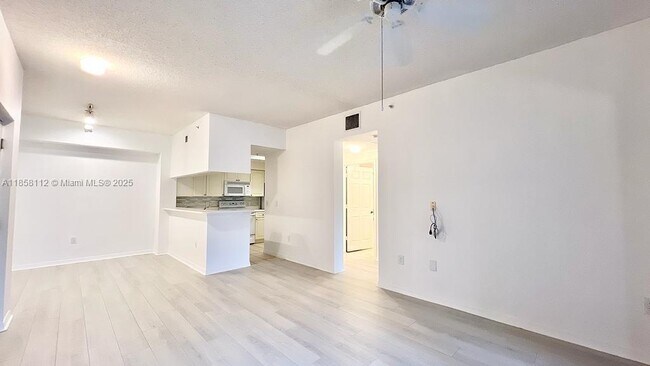 Building Photo - 3021 Alcazar Pl
