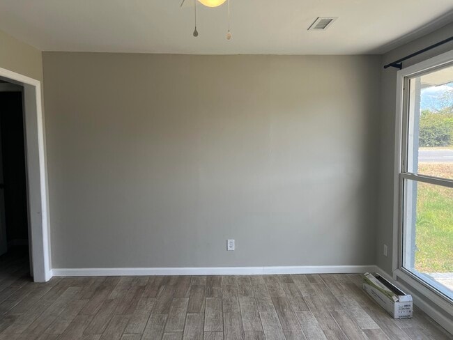 Building Photo - 486 Metz Dr